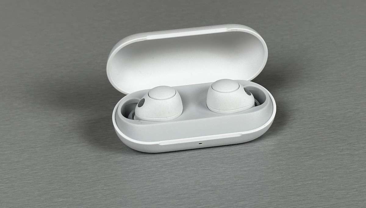 Headphones &amp; Earbuds Item 1 Bwy