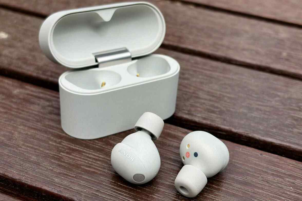 Headphones &amp; Earbuds Item 2 TwN